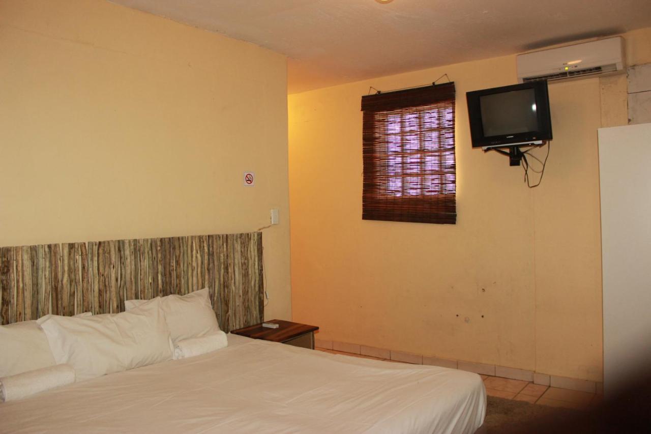 Hotel Pandeinge Windhoek Exterior foto